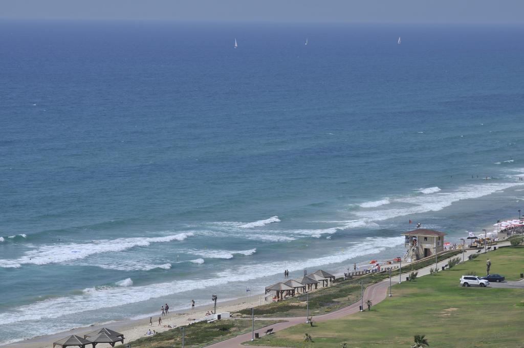 Play Hatzuk Beach Tel Aviv Eksteriør billede